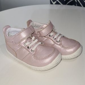 Stride rite size 5.5 metallic pink sneaker